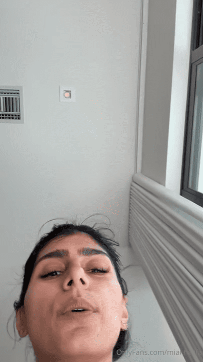 Mia Khalifa Getting Ready For The Day Video Leaked